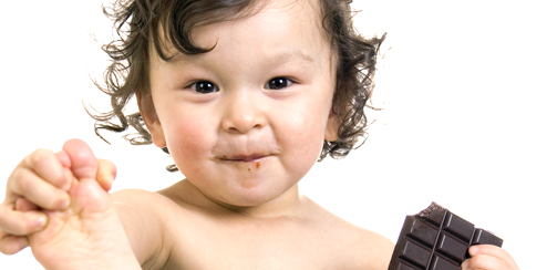 Самое печальное в этом то, что пристрастие к сладкому у ребенка практически необратимо — дети очень быстро и крепко-накрепко привыкают к сладкому.
