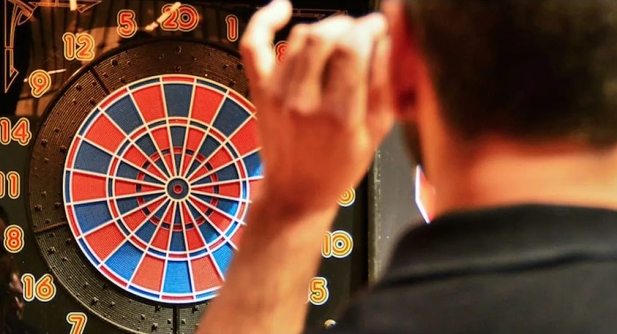 Соревнования по дартс в клубах