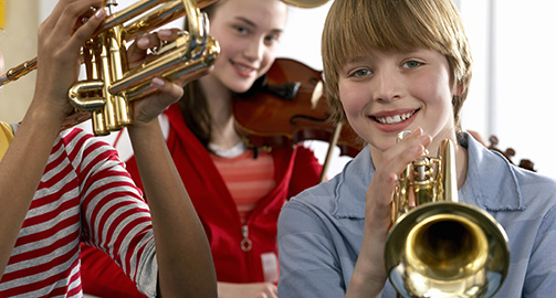 Занятия музыкой улучшают результаты по математике, естественным наукам и английскому языку