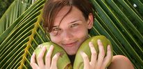 Самый органичный и полезный продукт для человека, по утверждению австралийских диетологов, — это кокос.
