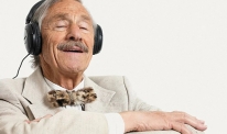 Музыка положительно влияет на когнитивные способности при деменции