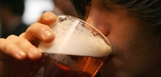 Дети во всем мире стали проявлять меньше агрессии друг к другу, но сейчас они больше пьют и курят. Оказалось, что 33% британских подростков в возрасте от 13 до 15 лет испытали состояние алкогольного опьянения не менее 2-х раз. 