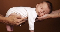 Родители недоношенных детей склонны к гиперопеке