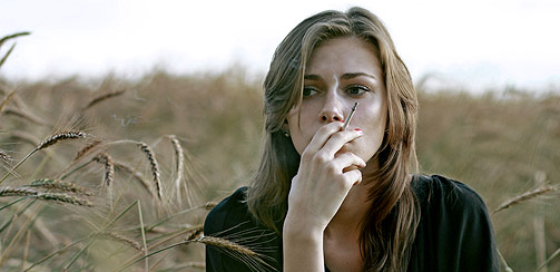 Курение подростка — один из симптомов неблагополучия в процессе его личностного самоопределения.