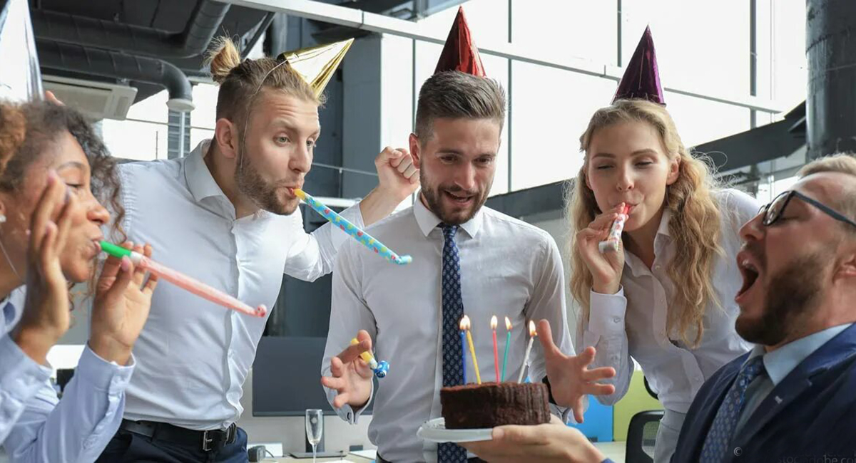 как отметить день рожденья на работе