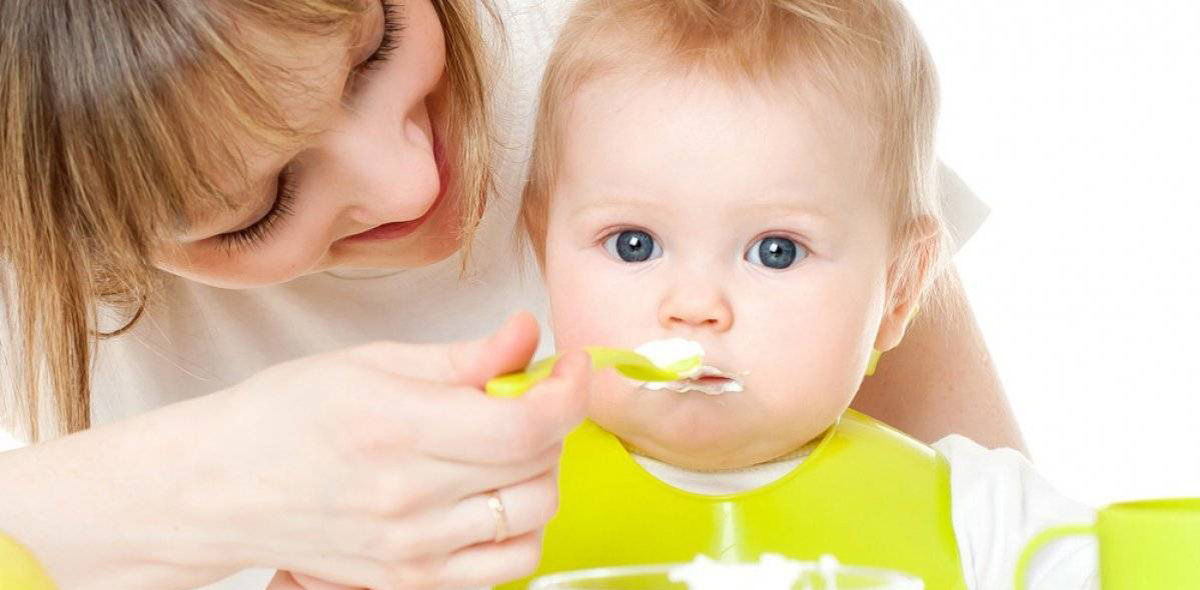 Еще один вид кухонных гаджетов для детей — ложечка со встроенным термодатчиком на конце.