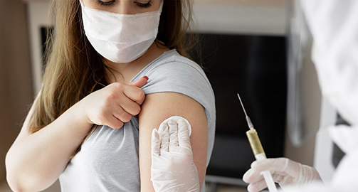 Число запросов на платную вакцинацию от коронавируса возросло в 10 раз