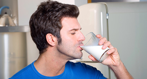 Что думает диетолог о пользе молока