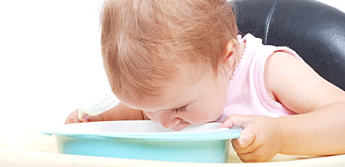 Нужна ли полугодовалому ребенку тарелка с подогревом? Принцип ее прост: в дно наливается горячая вода, благодаря этому еда в тарелке дольше остается теплой.