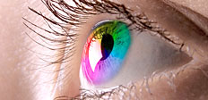 Американские ученые разработали лечебные контактные линзы для больных глаукомой.