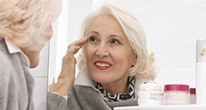 Секреты  макияжа для женщин старше 50 