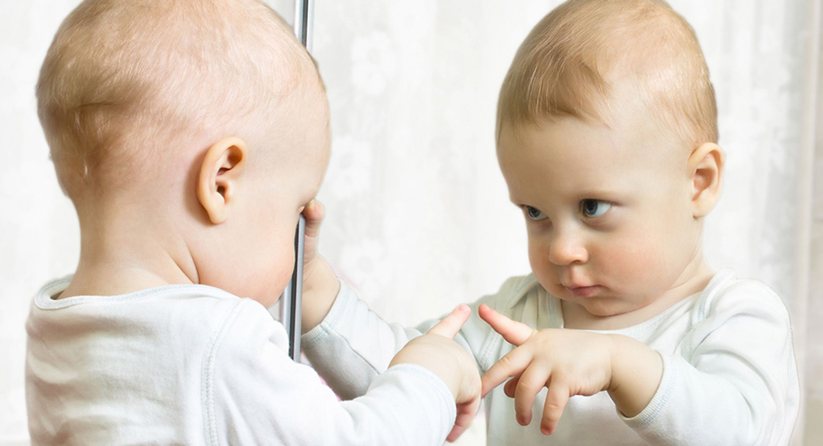 зеркало и ребенок, отражение