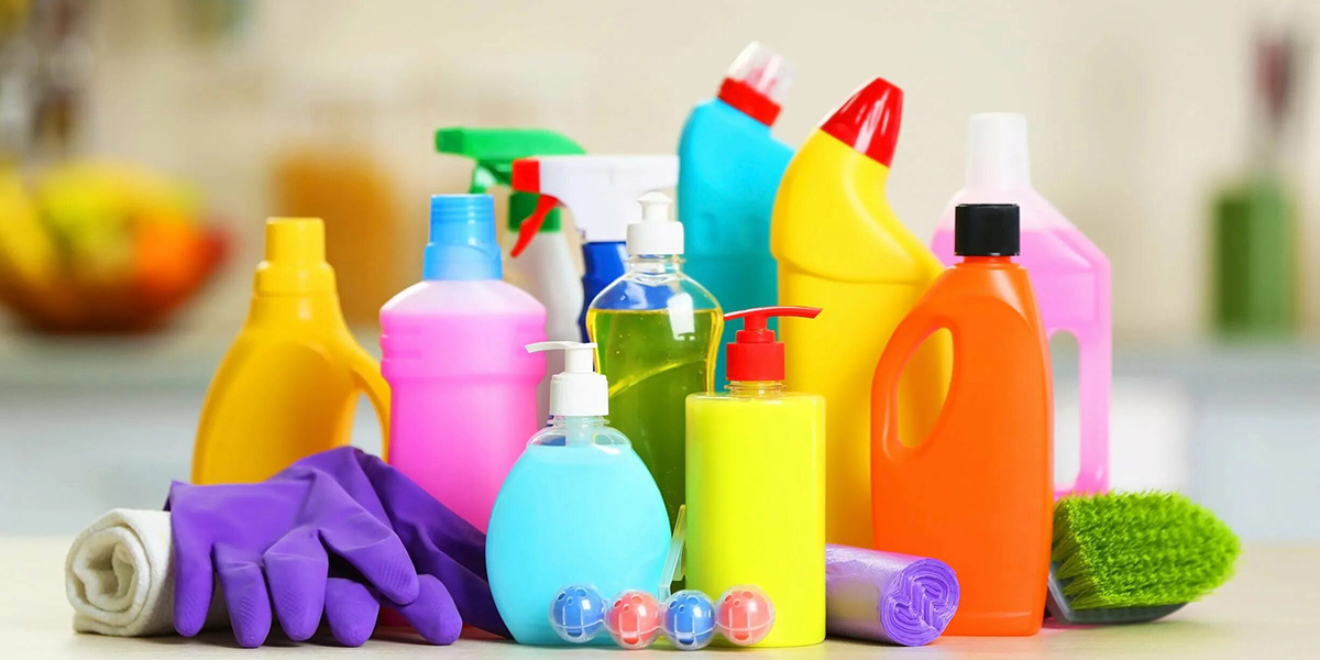 Во-первых, можно постараться разными позитивными способами сократить количество стирок (позитивными в том смысле, что позволить ребенку ходить в грязной одежде в надежде, что грязь сама отвалится — не вариант). 