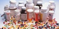Федеральная служба по контролю за оборотом наркотиков предложила ввести рецептурную продажу препаратов, содержащих кодеин. Речь идет о препаратах от кашля и головной боли.