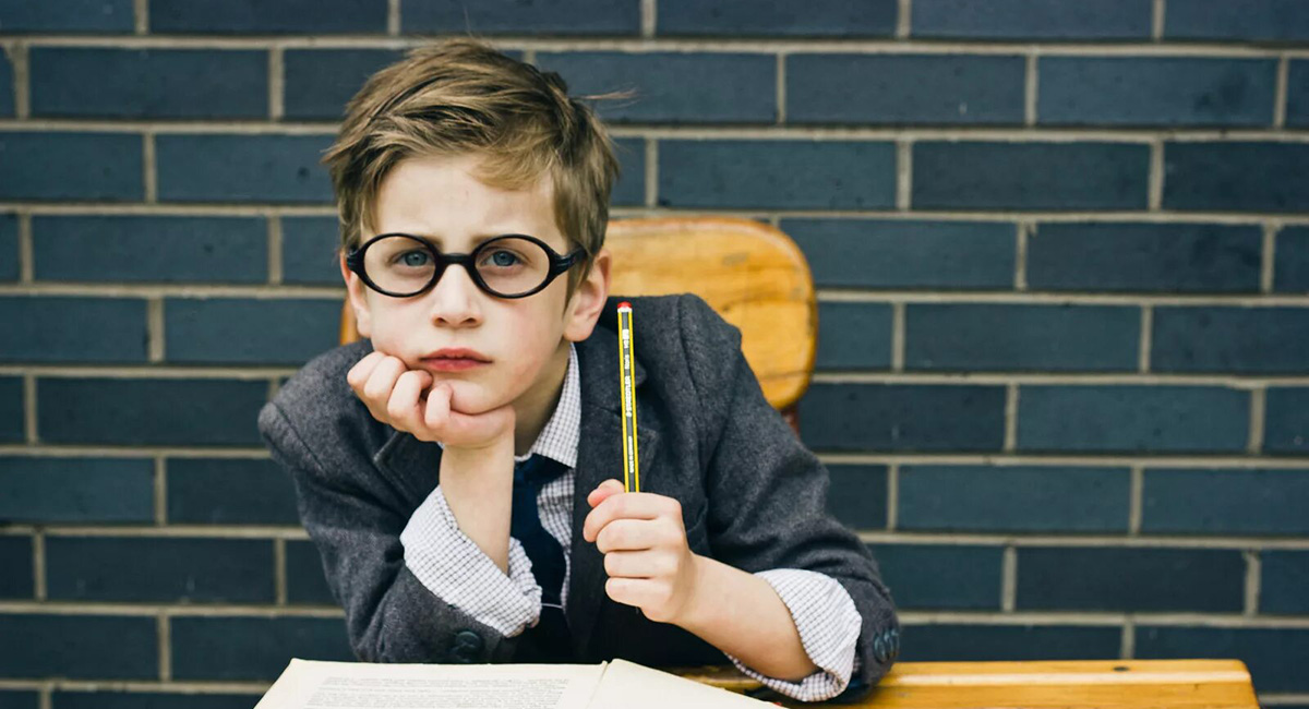 Надо ли заставлять ребенка учиться на одни пятерки