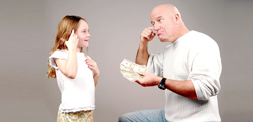 Не стоит относиться к необходимости давать карманные деньги как к печальному факту родительского бытия. 