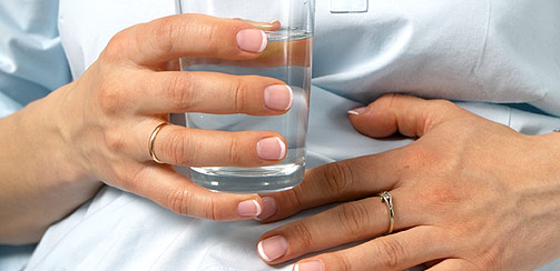 Суеверия при беременности, стакан воды
