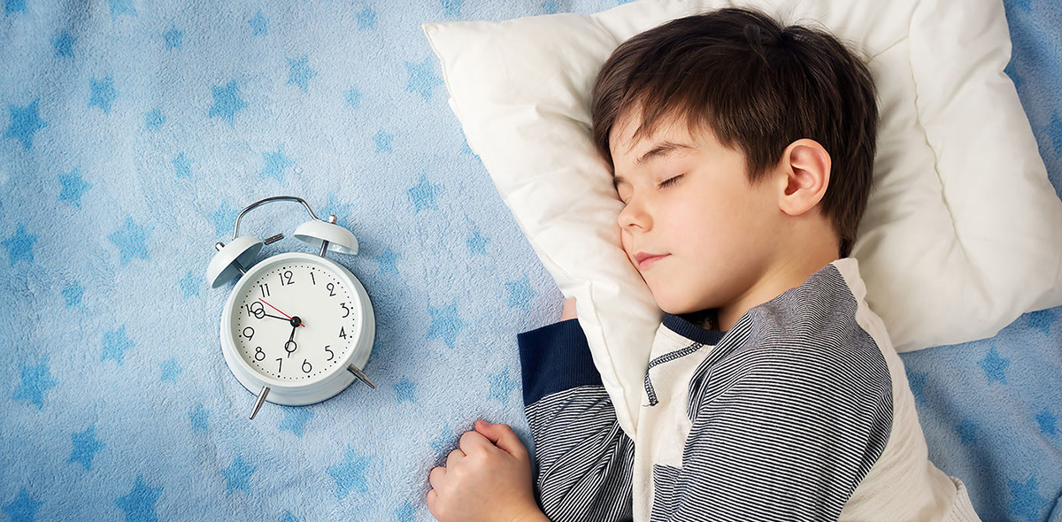 Питание не менее важно для нормального физического и психического развития, чем сон. Для школьника оптимален 4-5-кратный режим питания. Ужинать ребенок должен не позднее чем за 1-1,5 часа до сна.