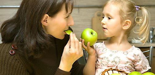чем накормить ребенка, яблоко