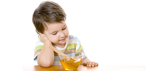 Мед считается сильным аллергеном. Однако если у малыша нет аллергии, а мед ему нравится — это самый идеальный вариант совмещения приятного с полезным. 