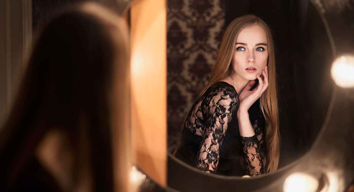 почему нельзя спать напротив зеркала