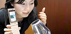 Японская компания Japan Ringing Tone Laboratory разработала мобильные рингтоны, обладающие «терапевтическими» свойствами, в частности, новинка помогает избавиться от аллергии.