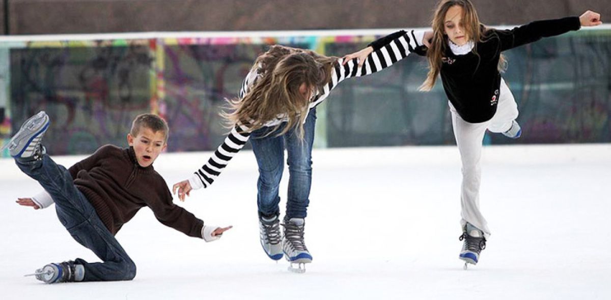 научить ребенка кататься на коньках, скользить