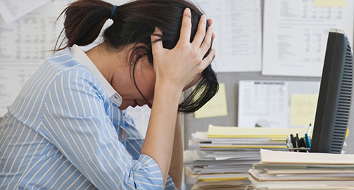 Многочасовая работа повышает риск депрессии у женщин
